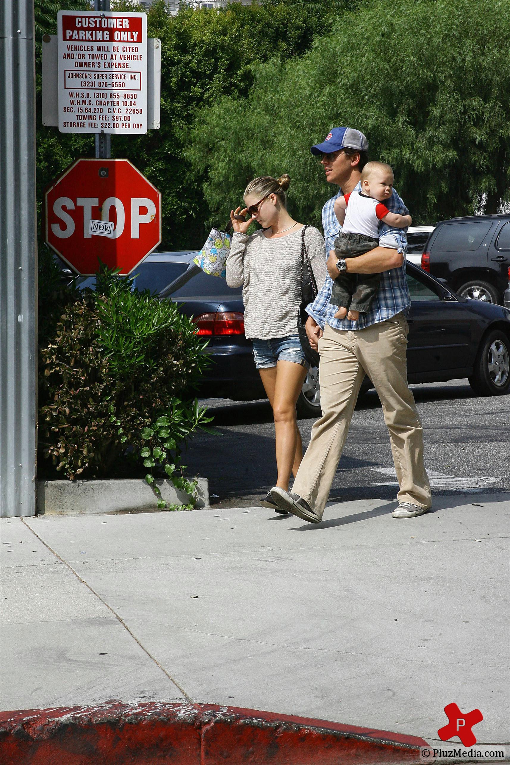 Ali Larter with husband Hayes MacArthur leaving Hugo's restaurant photos | Picture 77081